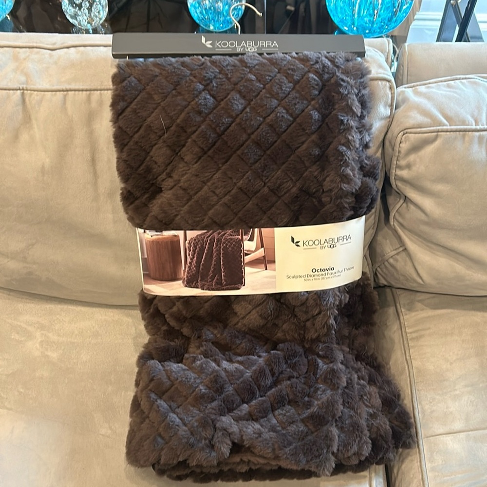 Koolaburra by Ugg Octavia Sculted Diamond Faux Fur Throw